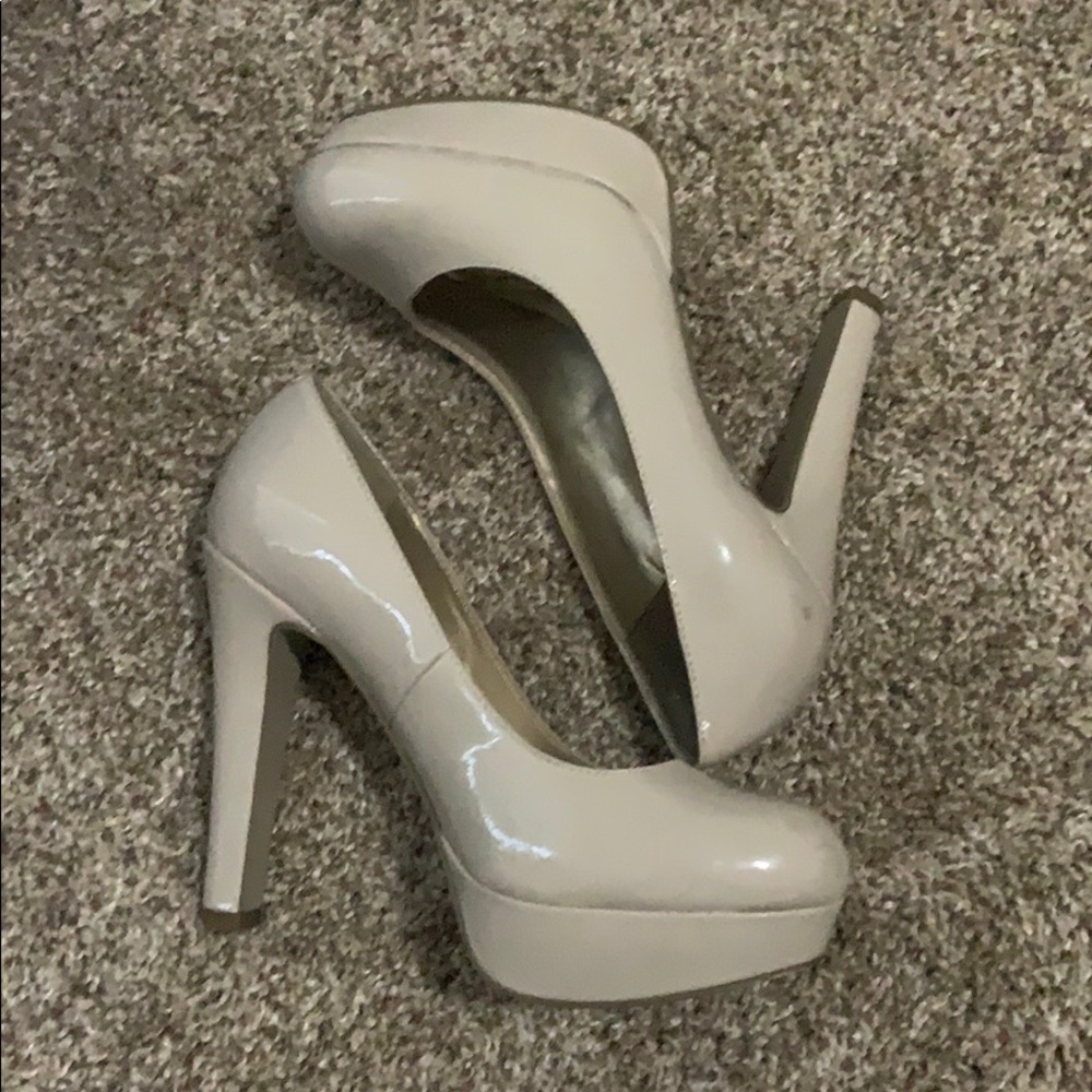 Nude high heel pumps!